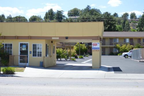 a building with a stop sign in a parking lot at Budget Inn in Paso Robles