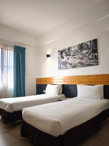 a hotel room with two beds in a room at Alamis City Kuala Lumpur - Formerly EDC Hotel Kuala Lumpur in Kuala Lumpur