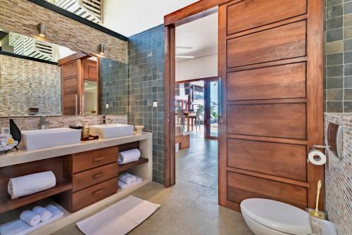 Ένα μπάνιο στο Now available on this platform - Villa Banyan Umeanyar with Unbelievable Panorama View