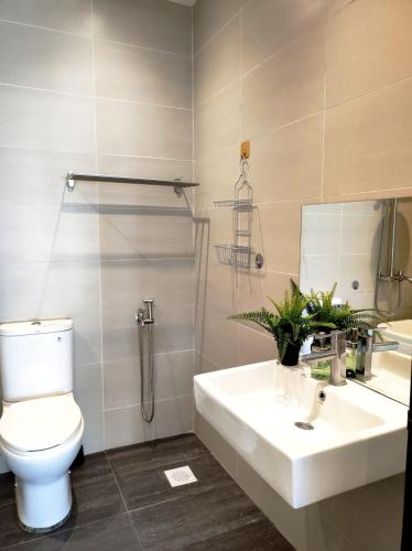 a bathroom with a sink and a toilet and a shower at Cyberjaya Puchong JWJ Pool Villa in Cyberjaya