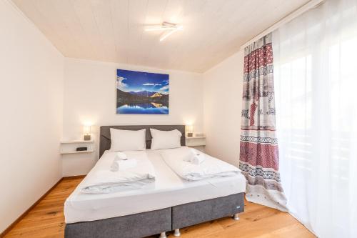 Postel nebo postele na pokoji v ubytování StoderGarden Apartment - by myNests
