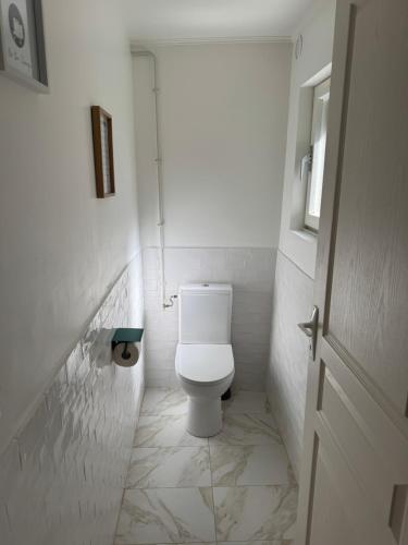 Bilik mandi di Maison lumineuse et chaleureuse