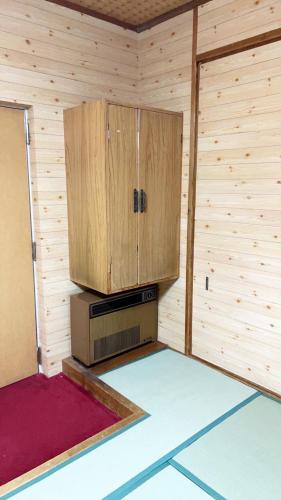 a room with a cabinet in the corner of a sauna at 日光いろは in Nikko