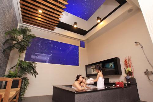 TV a/nebo společenská místnost v ubytování Spring Fountain Hotel