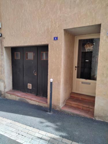 two entrances to a building with two doors at Chambres chez l'habitant in Valréas