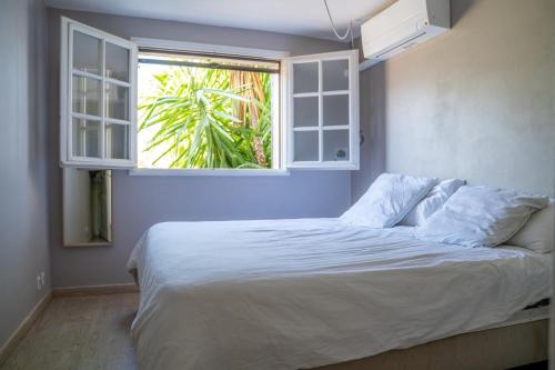 Postel nebo postele na pokoji v ubytování Villa - Piscine partagée dans résidence privée - Proche Cannes