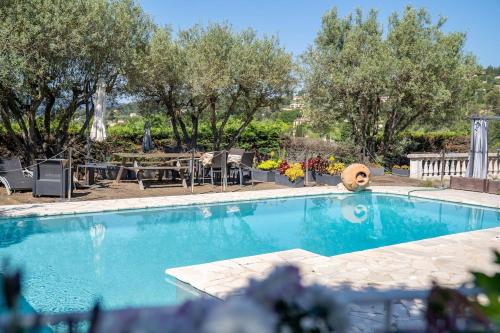 Bazén v ubytování Villa - Piscine partagée dans résidence privée - Proche Cannes nebo v jeho okolí