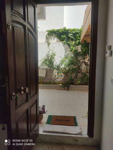 Fotografie z fotogalerie ubytování Étage de Villa avec jardin, près de l'aireport et parking privé v destinaci Ariana