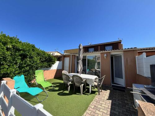 Villa climatisée dans résidence LES TAMARIS, 3 chambres, véranda, Wifi, à 400m de la plage de Portiragnes LRTAMG15