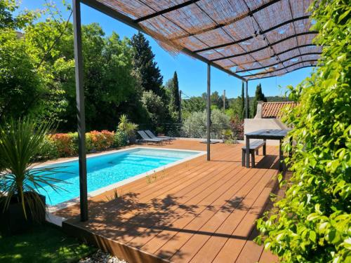 Maison moderne avec piscine