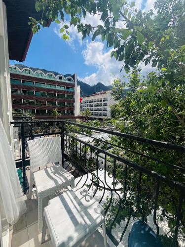 Nespecifikovaný výhled na hory nebo výhled na hory při pohledu z hotelu