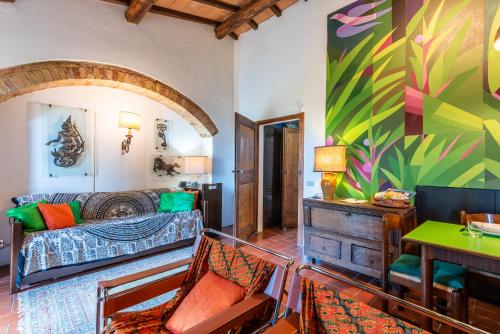 a living room with a bed and a desk at Casa Rosa a Murlo in Murlo