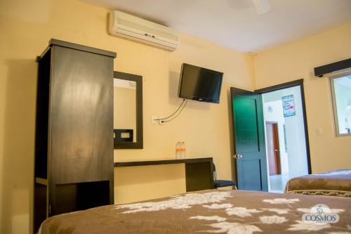 Postel nebo postele na pokoji v ubytování Hotel Cosmos