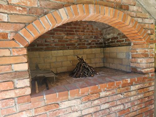 a brick oven with a bench in a brick wall at Koliba Japa in Delnice