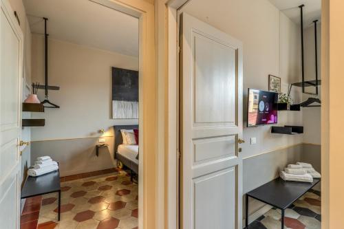 A bathroom at CORNER211