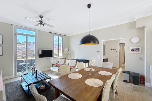 Photo de la galerie de l'établissement Cannes Atypical apartment with 3 bedrooms terrace and sea view, à Cannes