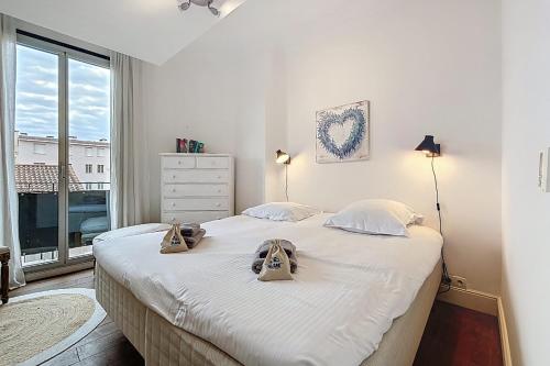 Photo de la galerie de l'établissement Cannes Atypical apartment with 3 bedrooms terrace and sea view, à Cannes