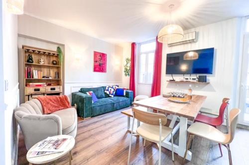 Photo de la galerie de l'établissement Cannes charming apartment with hidden garden quiet city center, à Cannes