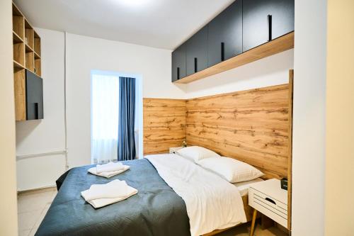 Ένα ή περισσότερα κρεβάτια σε δωμάτιο στο Botanical garden and Airport Studio Combo