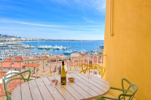 Photo de la galerie de l'établissement Cannes Baie the Cannes superb 2 bedroom apartment with sea view terrace, à Cannes