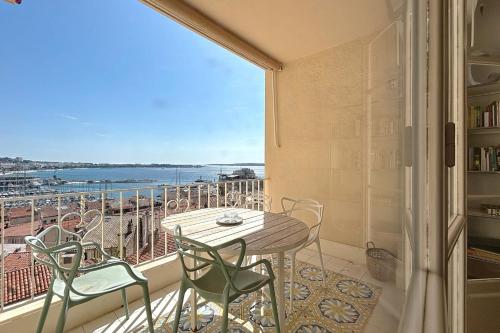 Cannes Baie the Cannes superb 2 bedroom apartment with sea view terrace