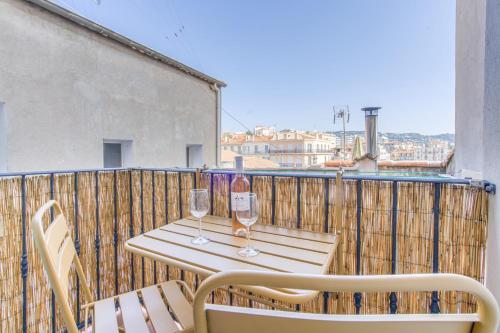 Photo de la galerie de l'établissement Cannes in the heart of Le Suquet beautiful apartment with quiet balcony, à Cannes