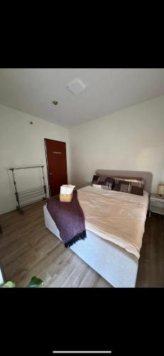 Katil atau katil-katil dalam bilik di Sophie's Staycation 1 BR condo