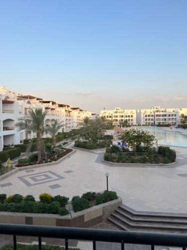 قريه بالميرا العين السخنه