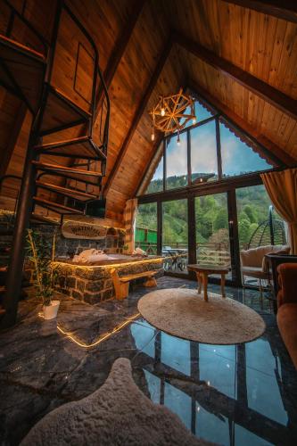 Waterfall suit bungalov