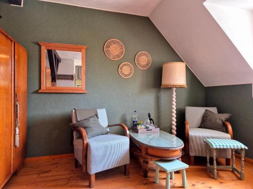a living room with a table and chairs and a mirror at Miodówka in Stronie Śląskie