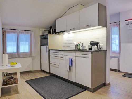 Køkken eller tekøkken på Apartment Schwendi 3 by Interhome