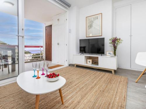 TV a/nebo společenská místnost v ubytování Apartment Garbi Salions by Interhome