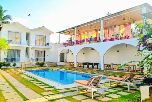 Bazén v ubytování Ashvem beach resort nebo v jeho okolí