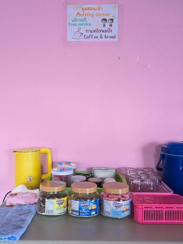 Φωτογραφία από το άλμπουμ του Tai Note's Room σε Ko Si Chang