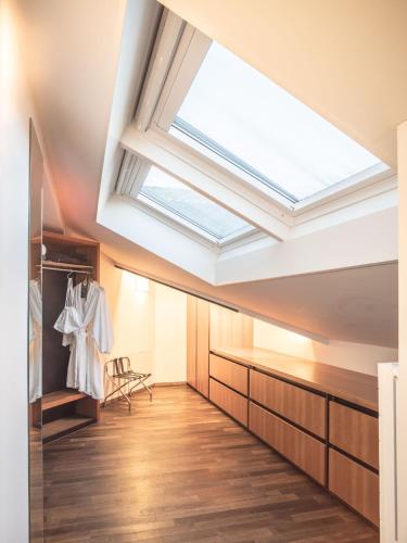 a skylight in the ceiling of a dressing room at Resort Hof Weissbad in Weissbad