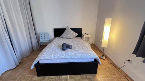 a bedroom with a bed with a black head board at Apartmenthaus Somborn in Bochum