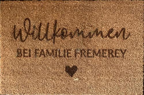 a handwritten inscription on the sand with a heart at Haus Fremerey in Krün