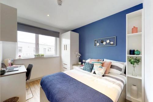 Postel nebo postele na pokoji v ubytování Stepney Yard in Newcastle