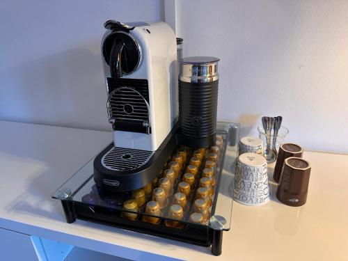 a blender sitting on top of a table at Haus Fremerey in Krün