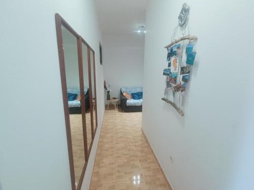 Een bed of bedden in een kamer bij 1 chambre proche aeroporto cabo verde