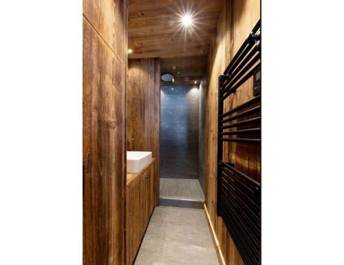 Modern 2 bedroom apartment, close to ski lifts photo 3