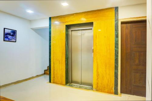 a hallway with a door in a room at Collection O Vardhan Plaza in Pune