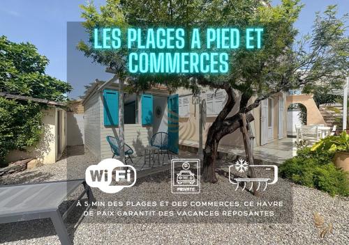 ein Schild vor einem Haus mit einem Baum in der Unterkunft Villa for 6 people with WiFi, parking, and garden in Saint-Raphaël