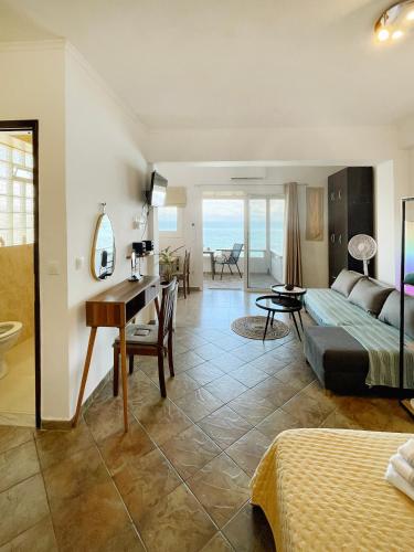 Chelona - Coastal Apartment