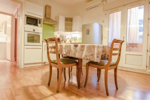 Kuchyň nebo kuchyňský kout v ubytování Nice Flat Near The Beach Palavas Les Flots