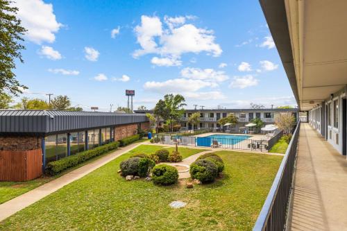 a view of the courtyard of a building with a swimming pool at Americas Best Value Inn Fort Worth/Hurst in Richland Hills