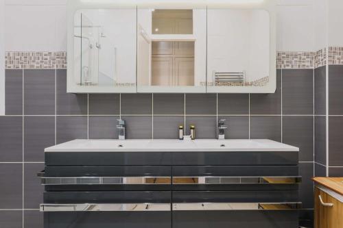Beautiful Apt - 2BD 6P - Beaugrenelle