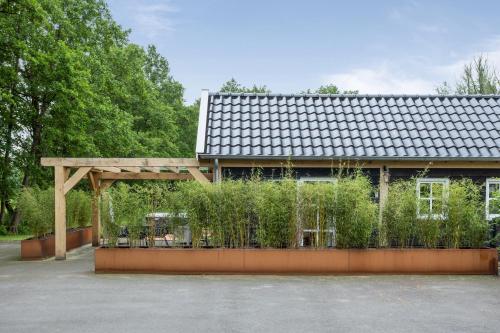 Zahrada ubytování Luxurious nature stay in Friesland with jacuzzi