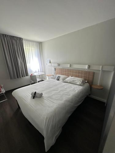 Ένα ή περισσότερα κρεβάτια σε δωμάτιο στο ibis Abbeville