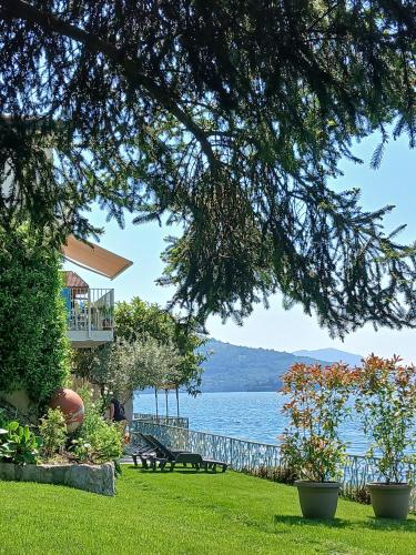 a house with a view of the water at La Casina a Remi in Marone